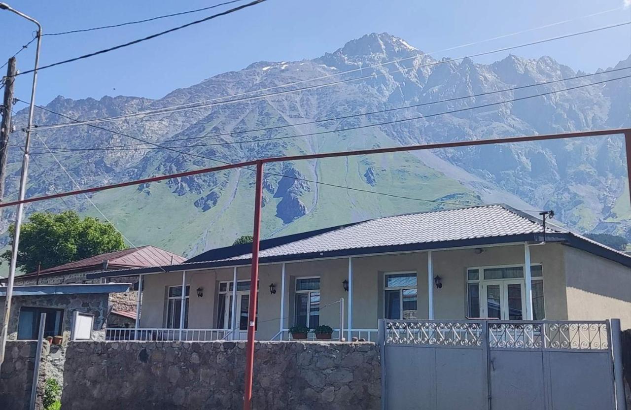 Guest House Lela Rezo Kazbegi Esterno foto