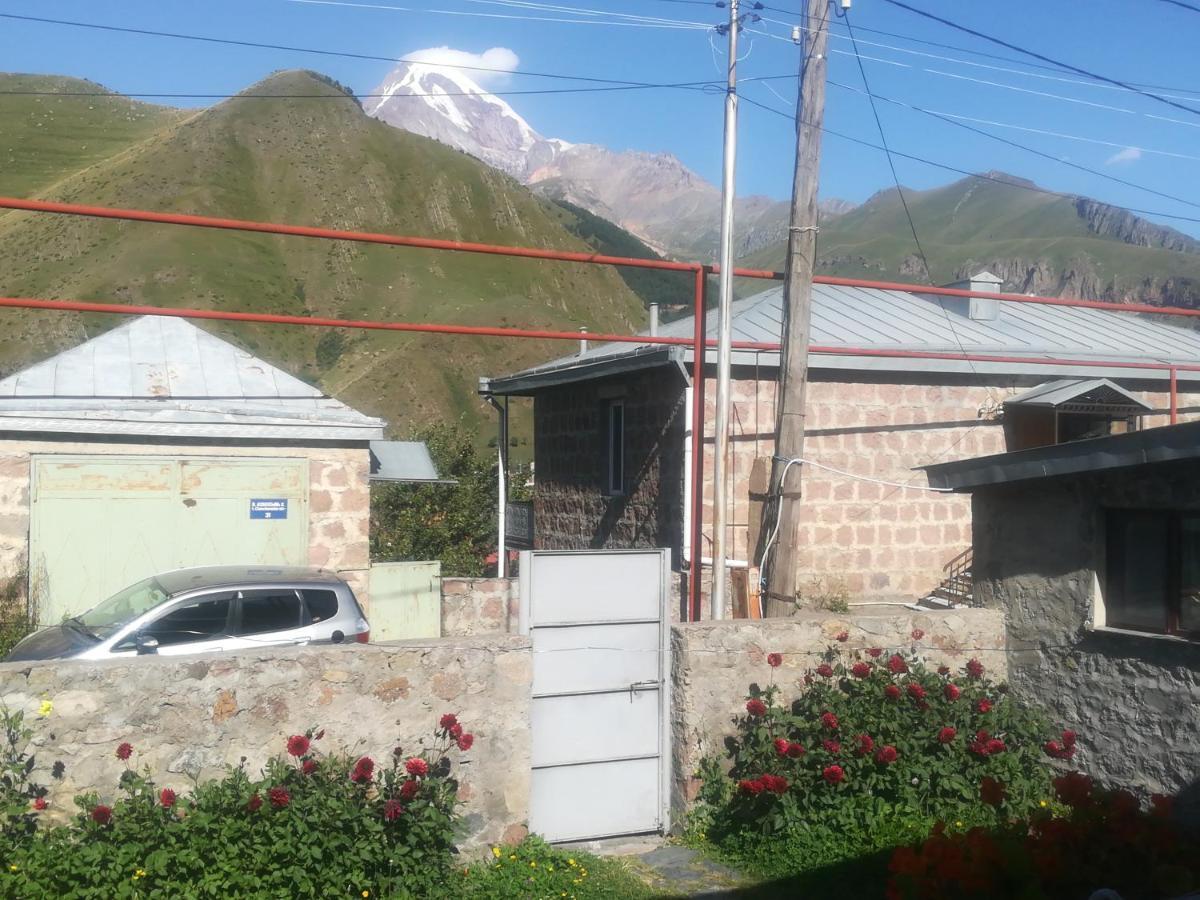 Guest House Lela Rezo Kazbegi Esterno foto