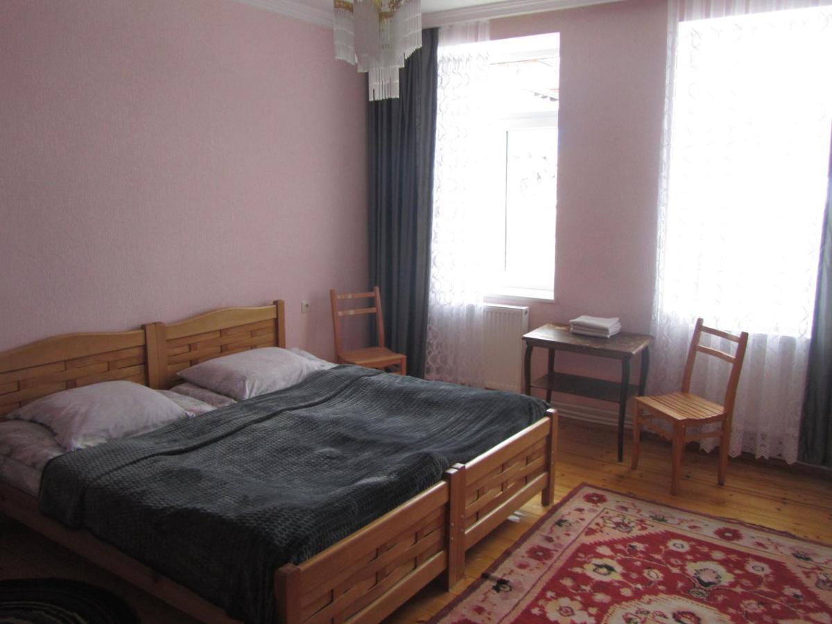 Guest House Lela Rezo Kazbegi Esterno foto